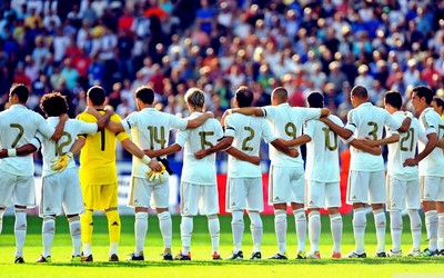 爱游戏体育焦点-J罗客串解说员获赞