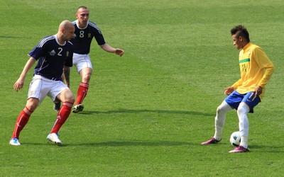 爱游戏体育独家-于帕梅卡诺这眼神防守该批