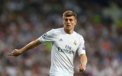 爱游戏体育精华-勒诺尔芒头球冲顶太暴力